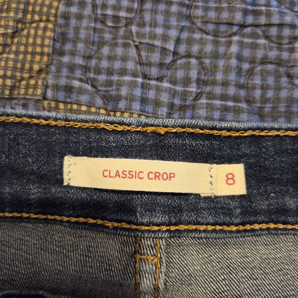 Levi's Classic Indigo Capris - Picture 6 of 7